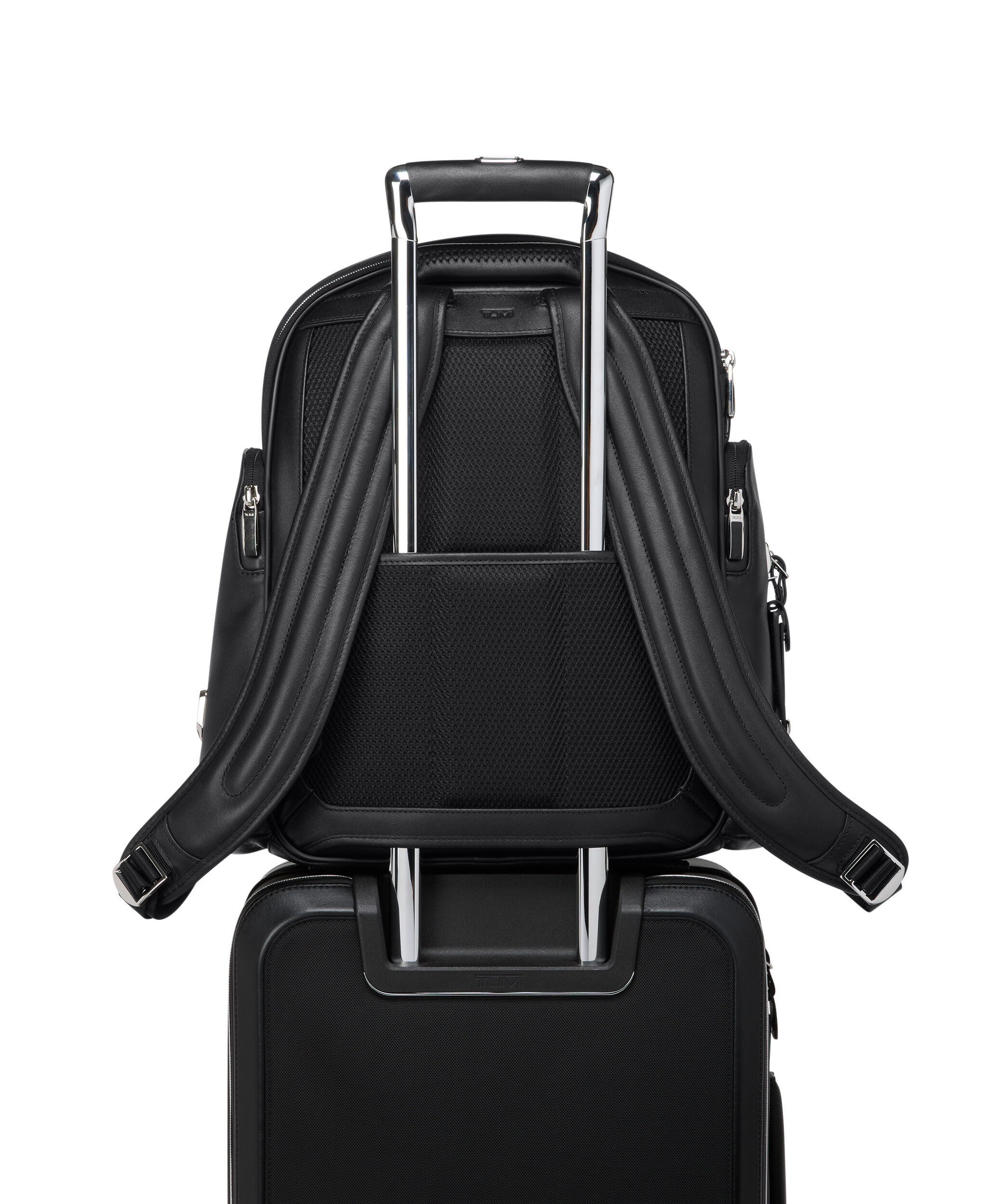 TUMI 25503663D3 ARRIVE 4輪　美品 TUMI Black Arrive Continental Dual Access 4 Wheeled Carry-On