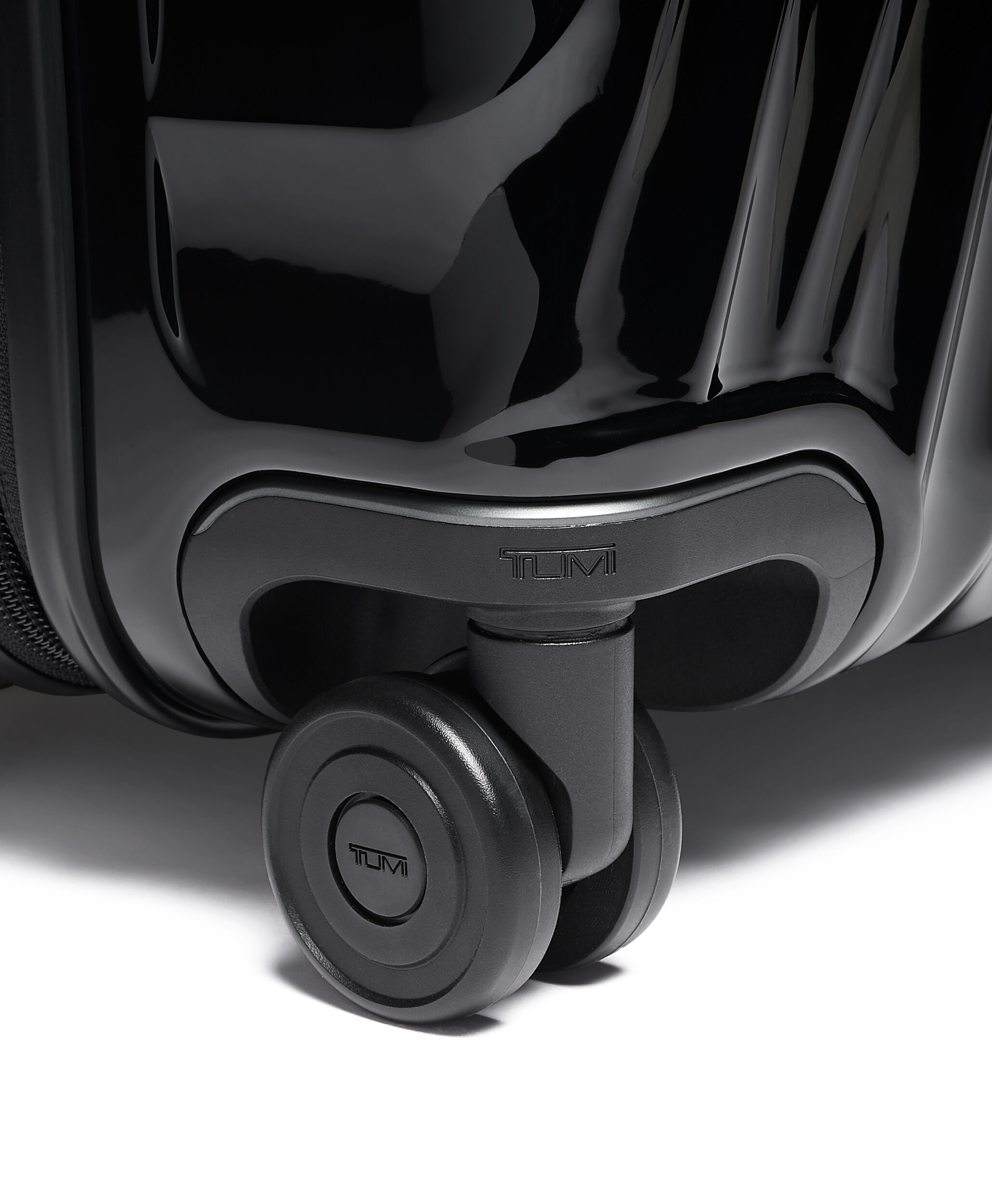 19 Degree Extended Trip Expandable Checked Luggage 77 5 cm TUMI