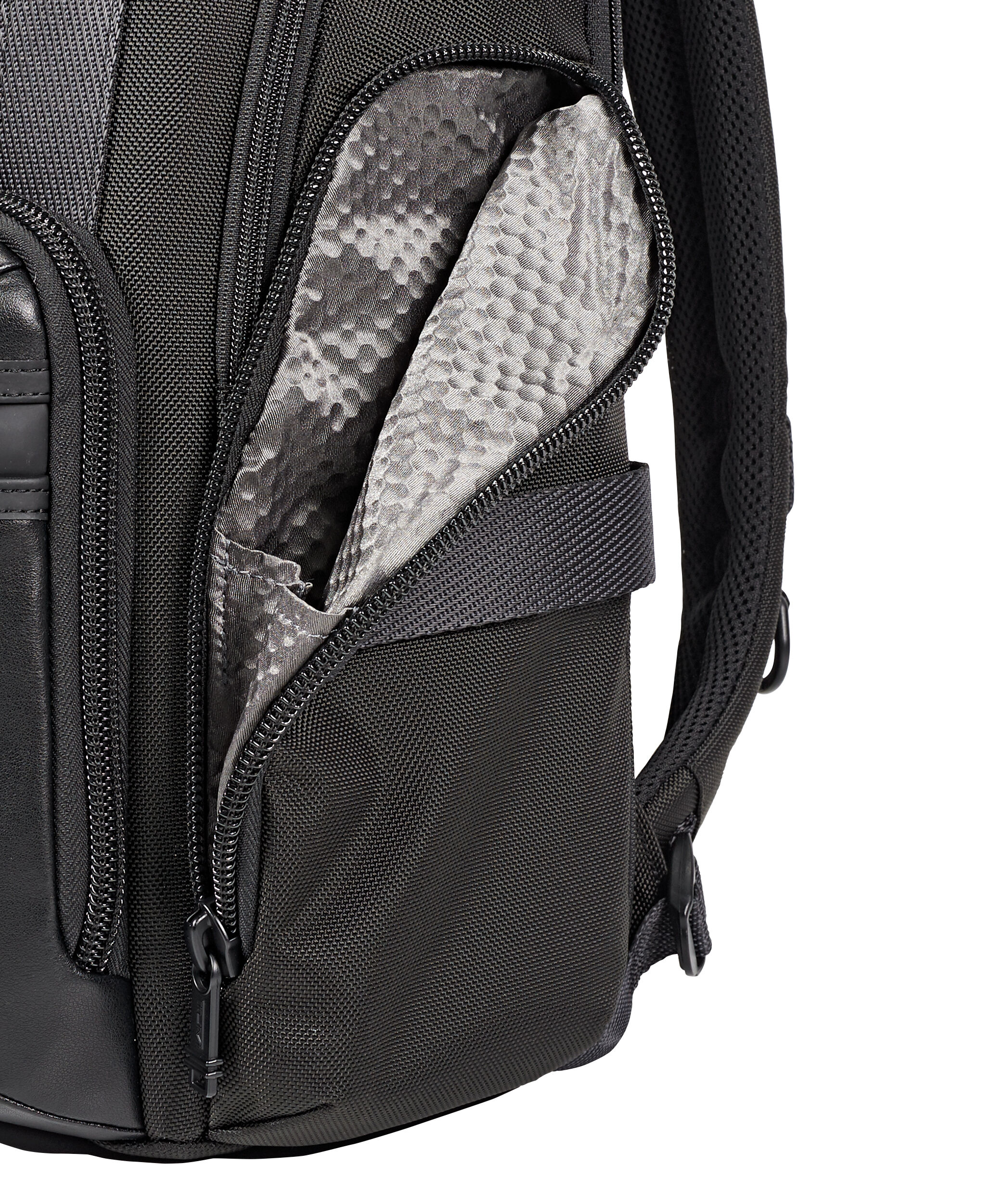 tumi alpha bravo shaw deluxe brief pack