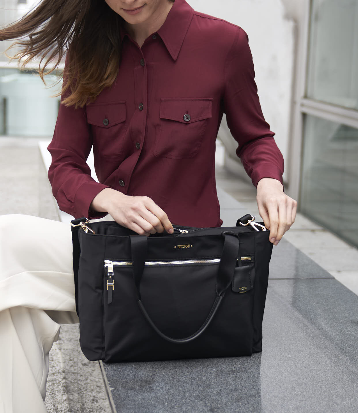 tumi voyageur mauren tote bolsa