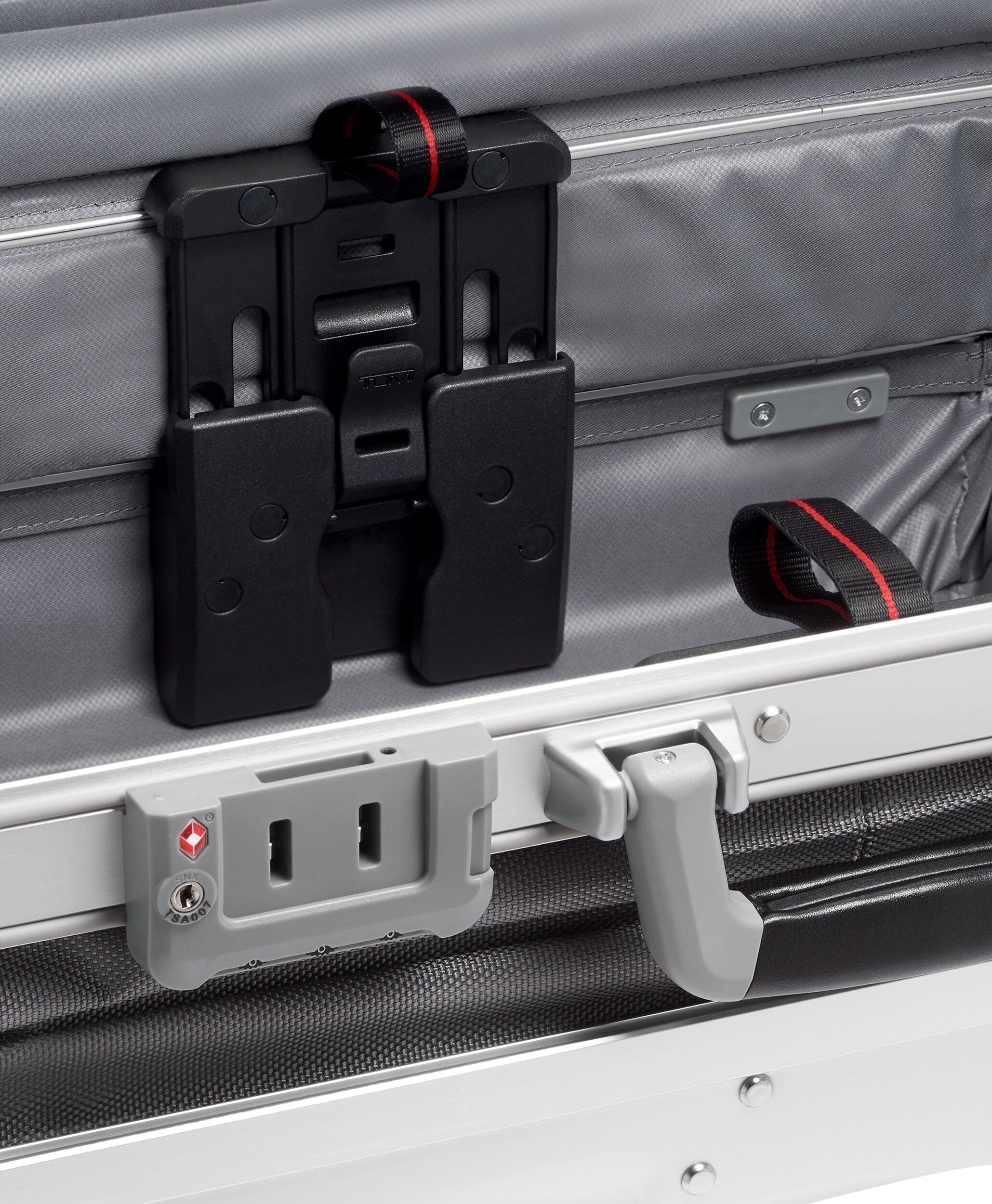 19 Degree Aluminium International Expandable Carry On 56 cm TUMI