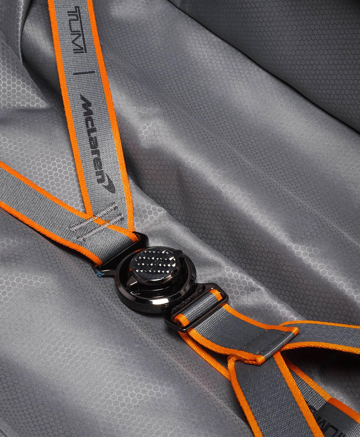 TUMI Equipaje de mano extensible de 4 ruedas Aero International
